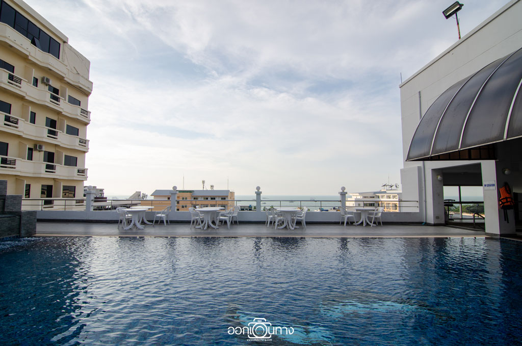 สระว่ายน้ำ โรงแรม Flipper House Pattaya