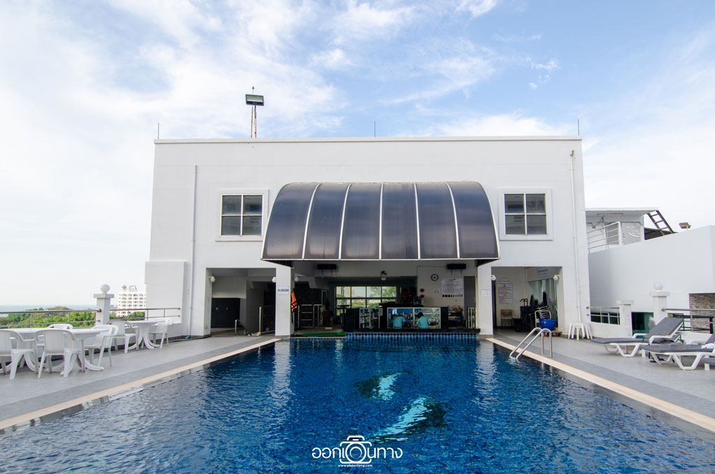 สระว่ายน้ำ โรงแรม Flipper House Pattaya