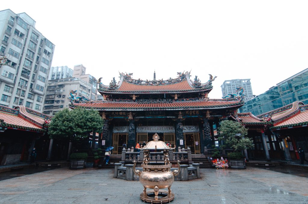 วัดหลงซาน [Longshan Temple] 